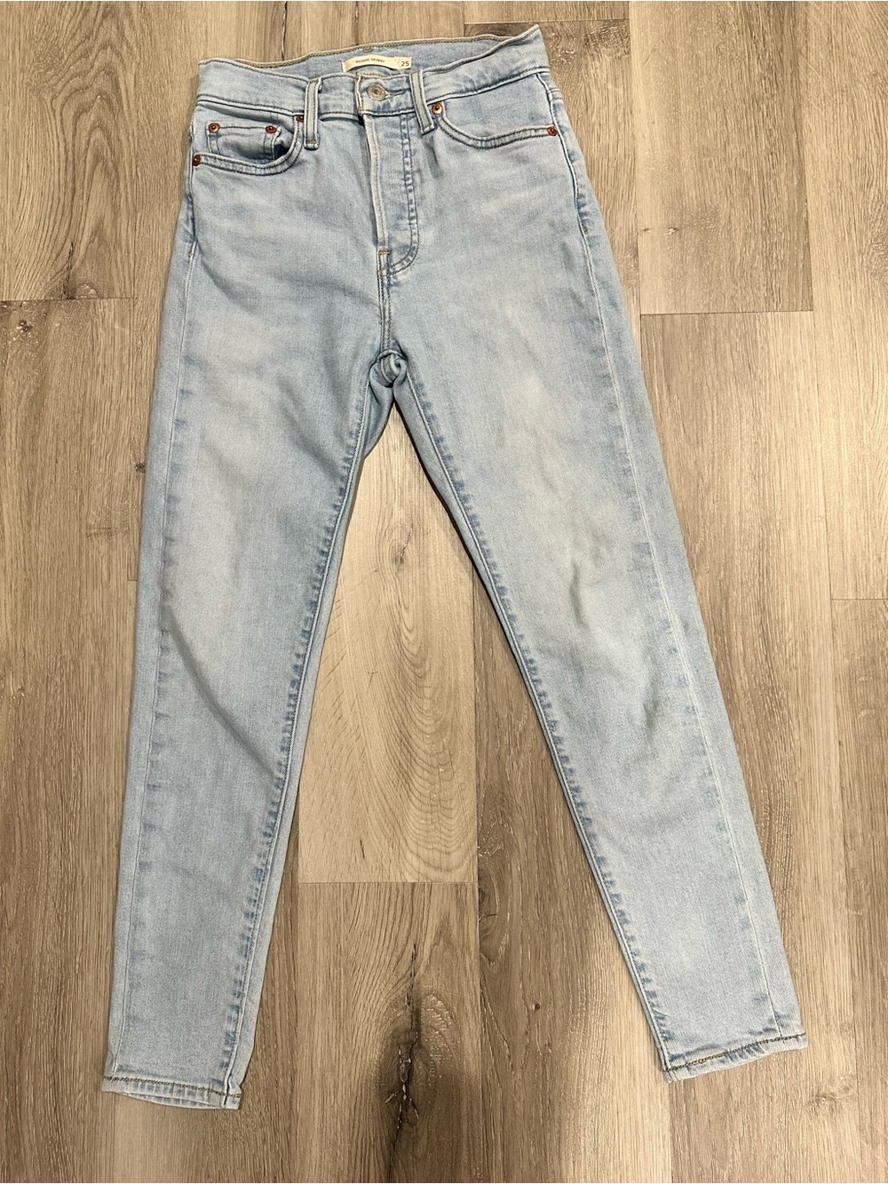 Levi’s Wedgie Skinny Jeans - Light Wash - Size 25